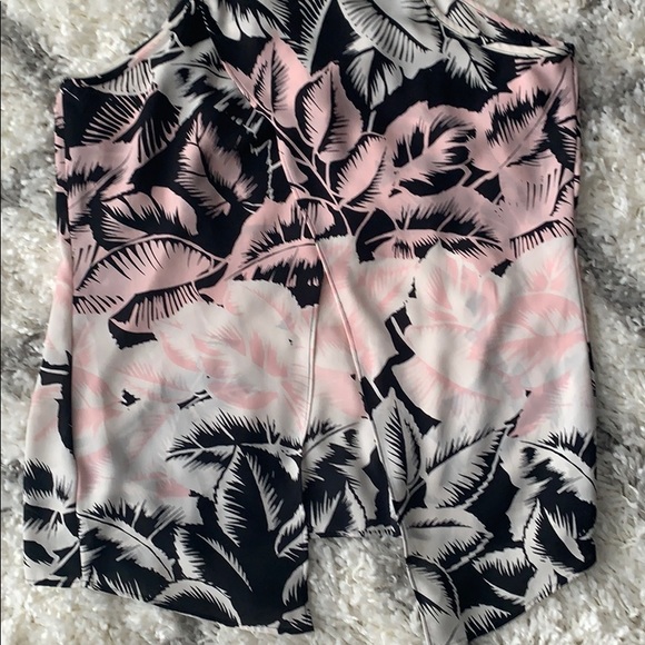 Express split back floral top - Picture 5 of 6